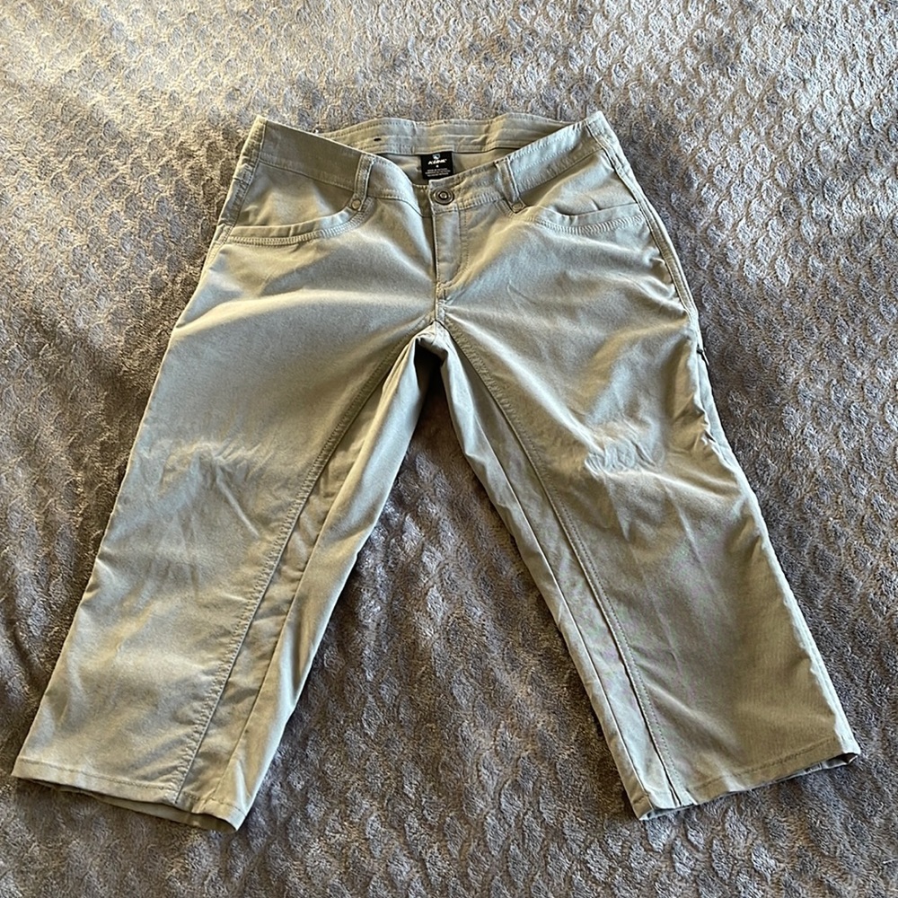 KÜHL shorts size 4 NWOT
